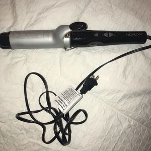 NWOT REVLON 2” CURLING IRON